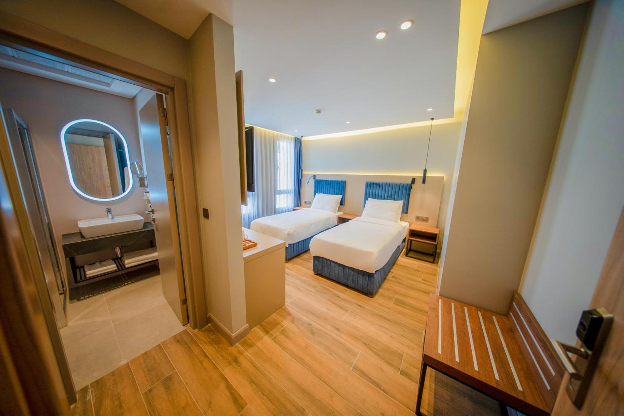 The Palm Bosphorus Hotel Istanbul Exterior photo